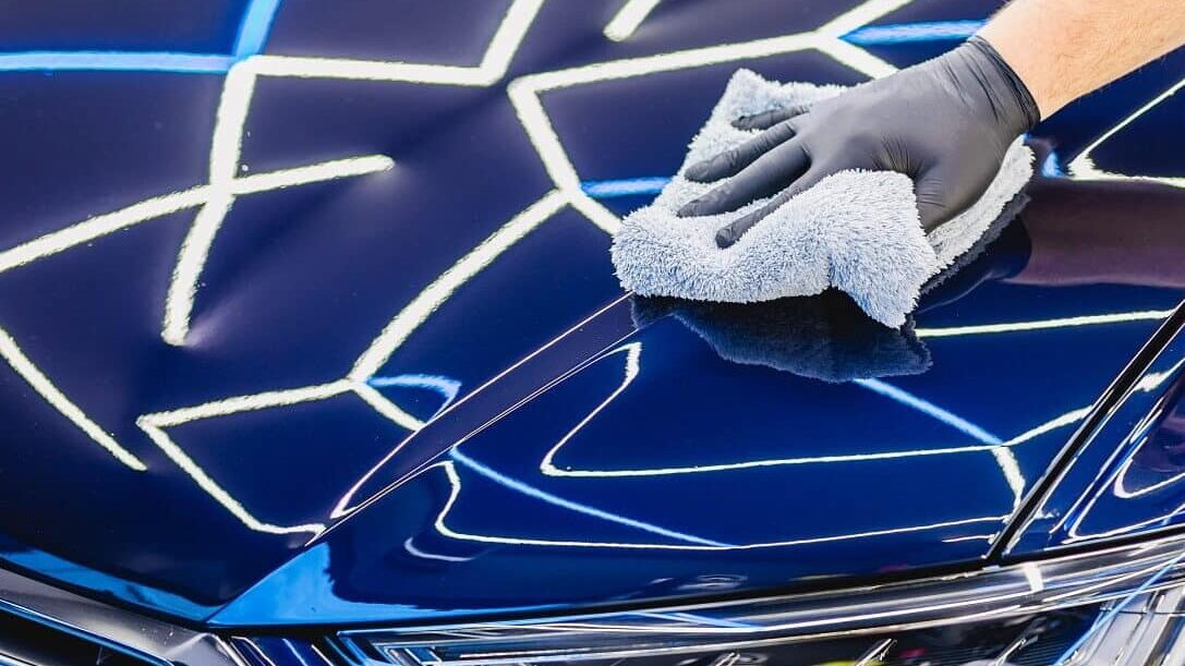 Auton naarmun korjaus ja korjaustavat