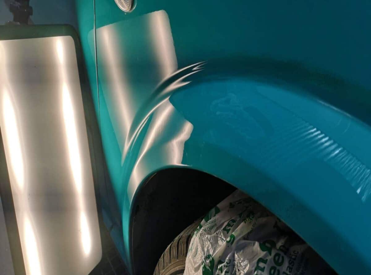 Auton lommon korjaus ja oikaisu – katso hinta